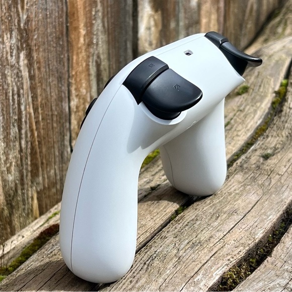 White Google Stadia Game Controller - Picture 12 of 16